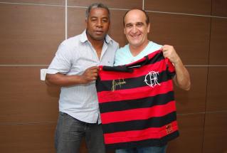 Ex-técnico do Flamengo firma parceria com a Prefeitura de Magé para projeto social